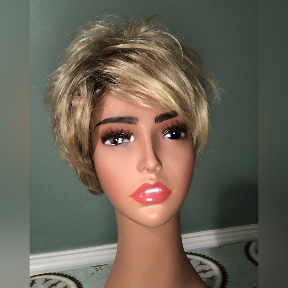 Paula Young wig “Victoria” color 14/88/8 Swedish Blonde size average